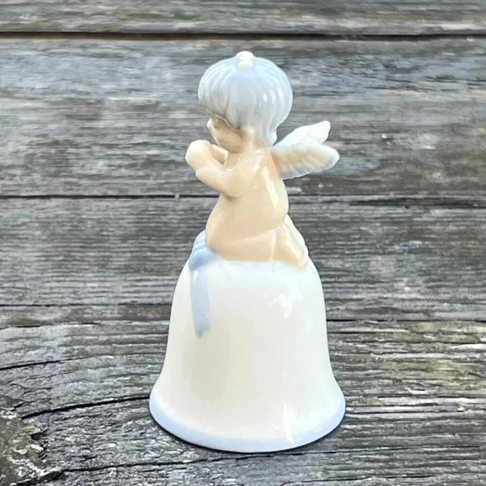 N/A vintage praying